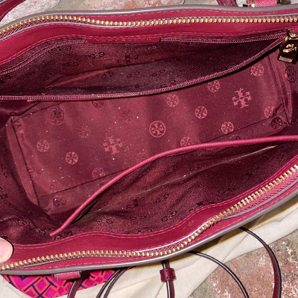Tory Burch Emerson Tote Burgundy w/Dustbag - Picture 7 of 8